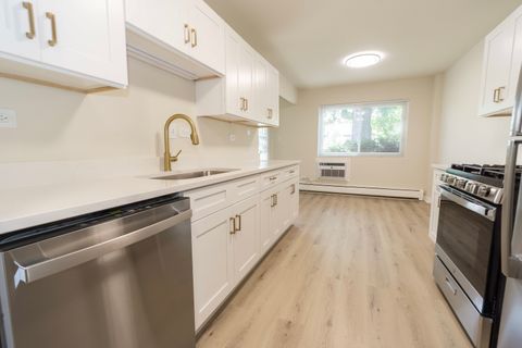 Tiny photo for 2640 N Windsor Drive #102, Arlington Heights, IL 60004 (MLS # 12471196)