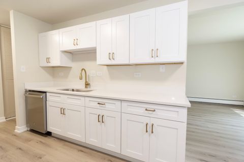 Tiny photo for 2640 N Windsor Drive #102, Arlington Heights, IL 60004 (MLS # 12471196)