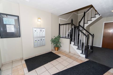 Tiny photo for 2640 N Windsor Drive #102, Arlington Heights, IL 60004 (MLS # 12471196)