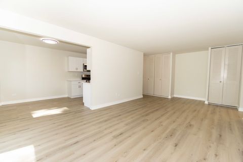 Tiny photo for 2640 N Windsor Drive #102, Arlington Heights, IL 60004 (MLS # 12471196)
