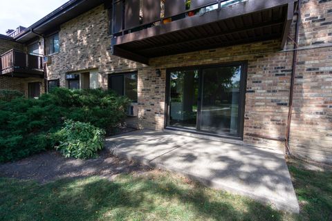 Tiny photo for 2640 N Windsor Drive #102, Arlington Heights, IL 60004 (MLS # 12471196)