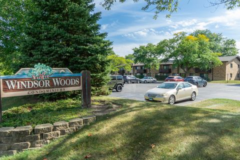Tiny photo for 2640 N Windsor Drive #102, Arlington Heights, IL 60004 (MLS # 12471196)
