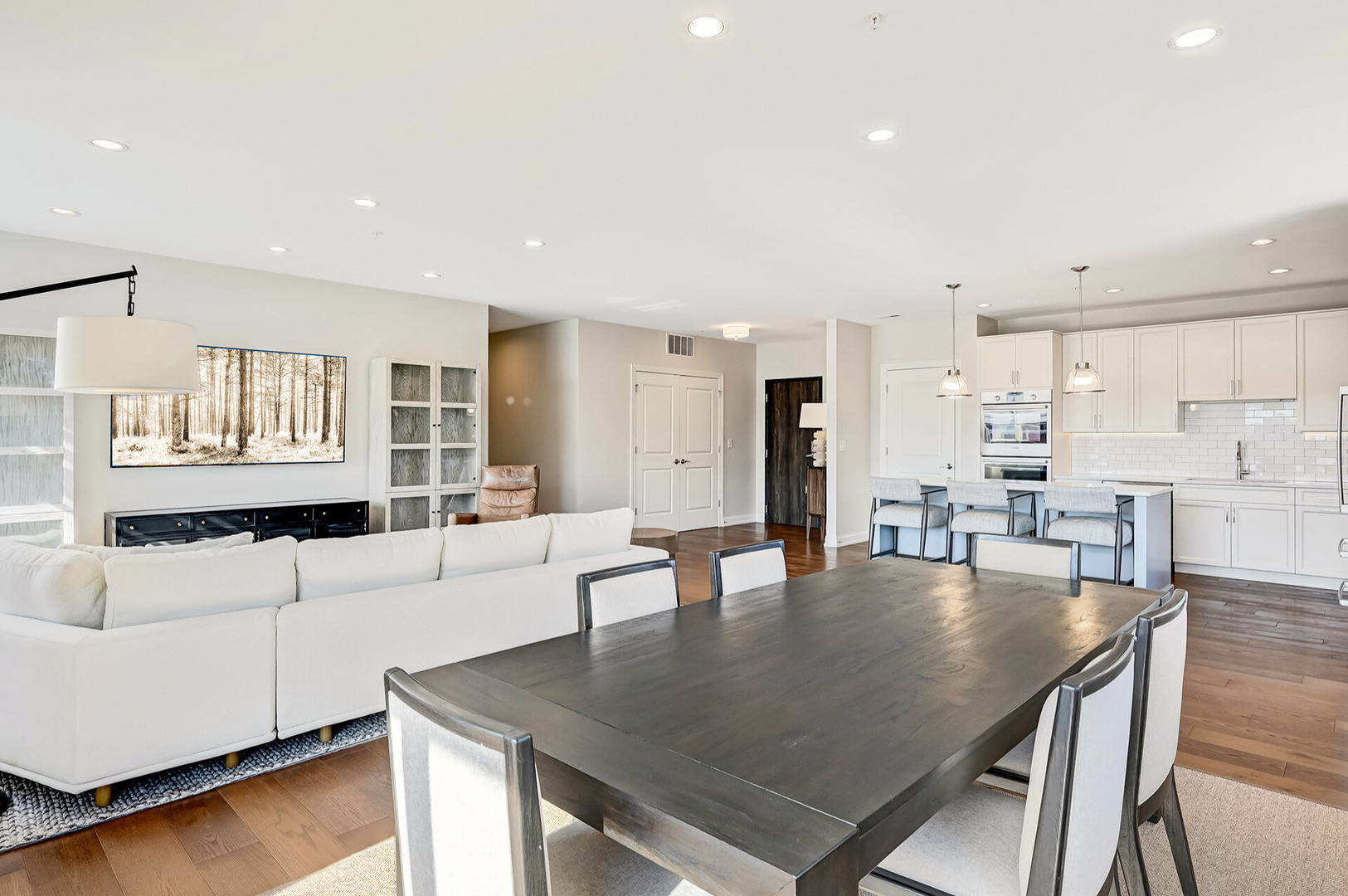 4441 Wolf Road 206