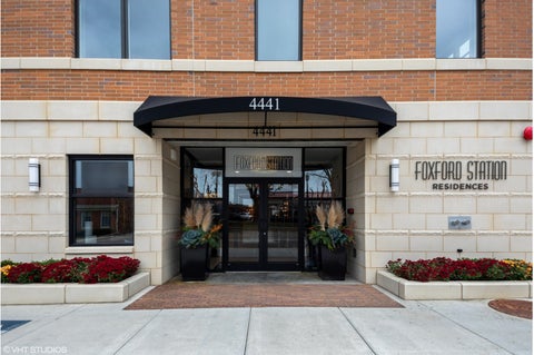 Tiny photo for 4441 Wolf Road #206, Western Springs, IL 60558 (MLS # 12674248)