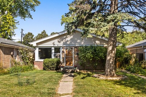 Photo of 2213 Cleveland Street, Evanston, IL 60202 (MLS # 12487798)
