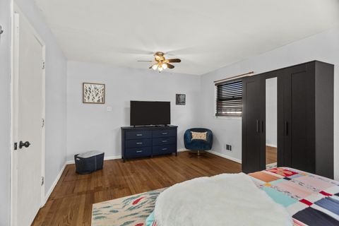 Tiny photo for 2213 Cleveland Street, Evanston, IL 60202 (MLS # 12487798)