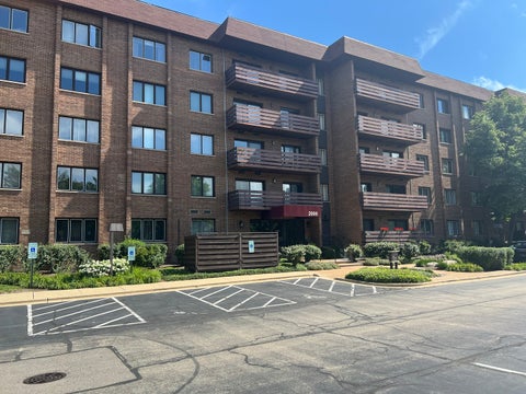 Photo of 2000 Chestnut Avenue #207, Glenview, IL 60025 (MLS # 12732548)