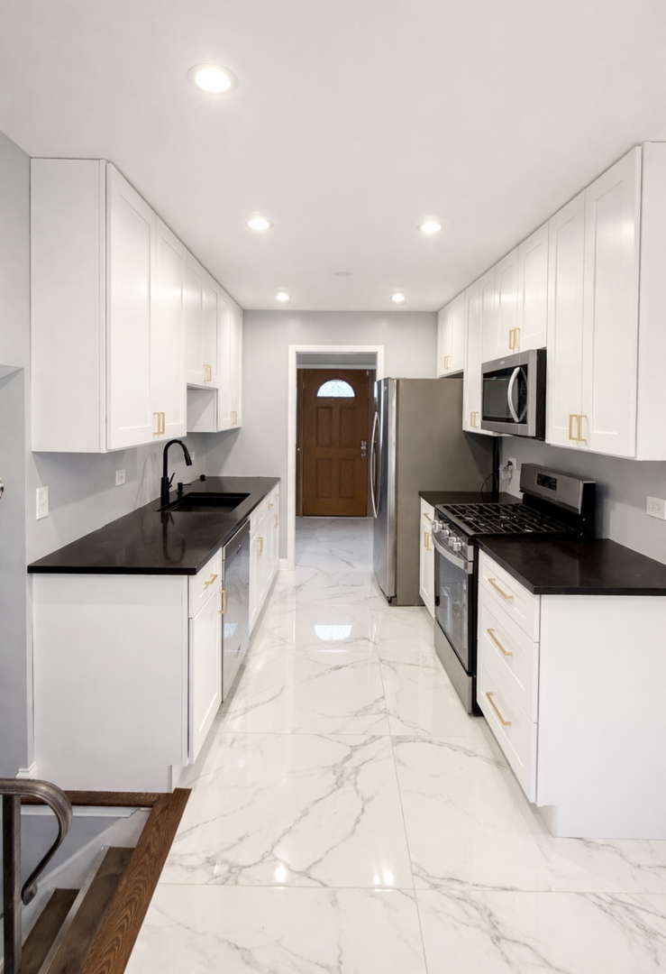 17125 Cregier Avenue