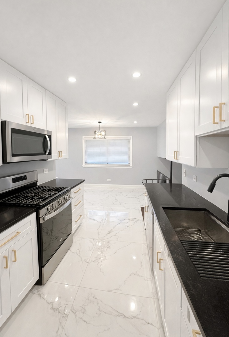 17125 Cregier Avenue