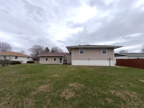 Tiny photo for 1108 N 1st Avenue, Canton, IL 61520 (MLS # 12595656)