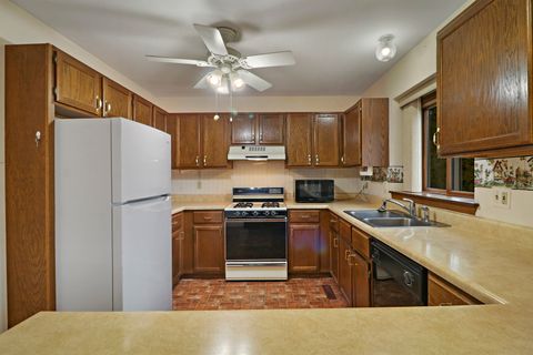 Tiny photo for 1608 N Leonard Avenue, McHenry, IL 60050 (MLS # 12544587)