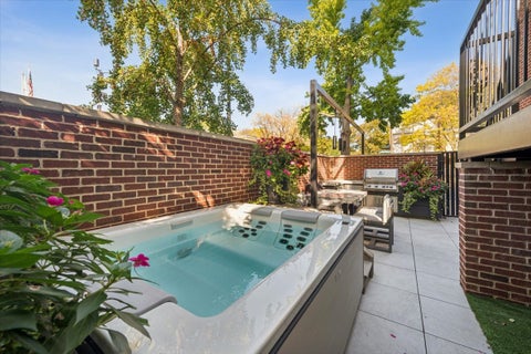 Tiny photo for 559 W Armitage Avenue, Chicago, IL 60614 (MLS # 12784930)