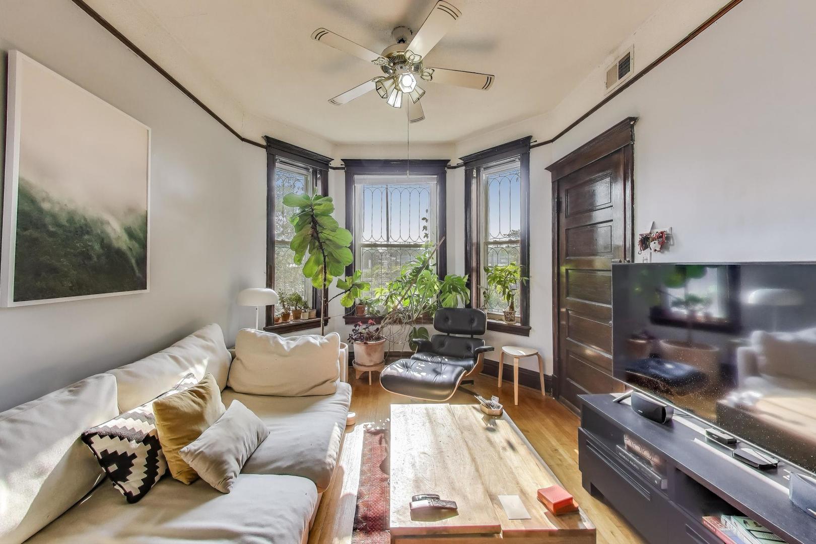 3621 N Ravenswood Avenue