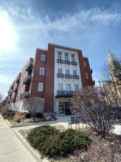 1075 W Roosevelt Road 302 Chicago IL 60608