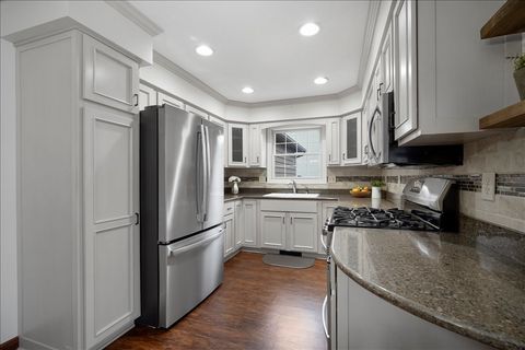 Tiny photo for 404 Lake Shore Circle, Bloomington, IL 61704 (MLS # 12537970)