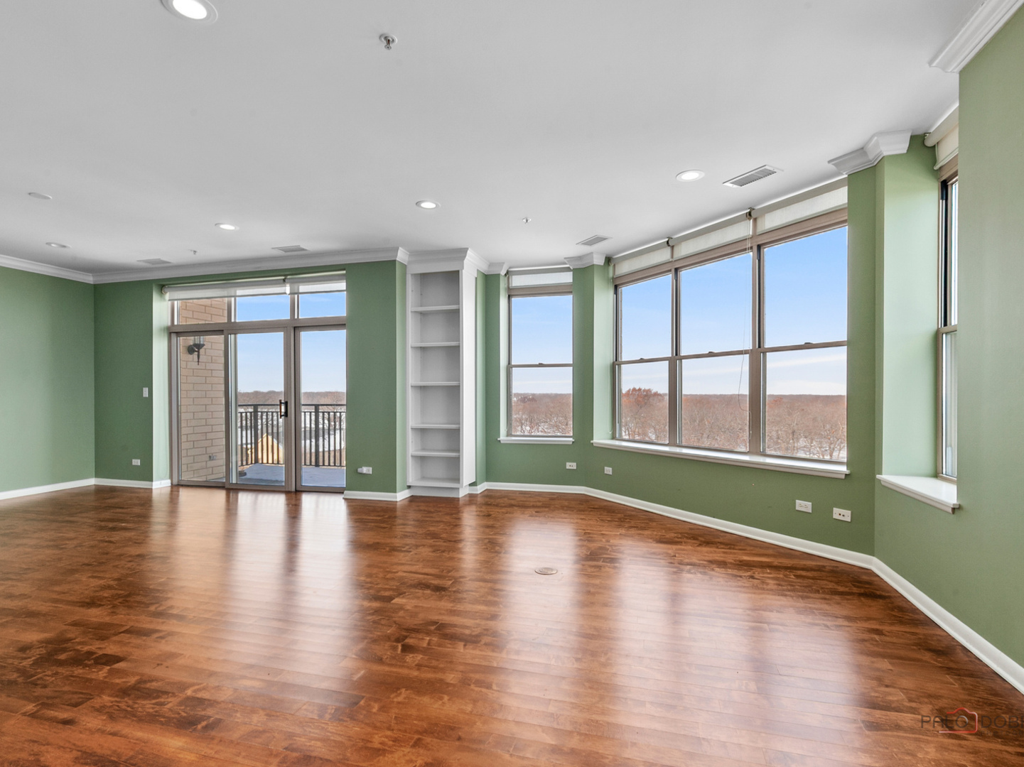 Highland Park, Illinois 60035, United States, 2 Bedrooms Bedrooms, ,Residential,Active,248325