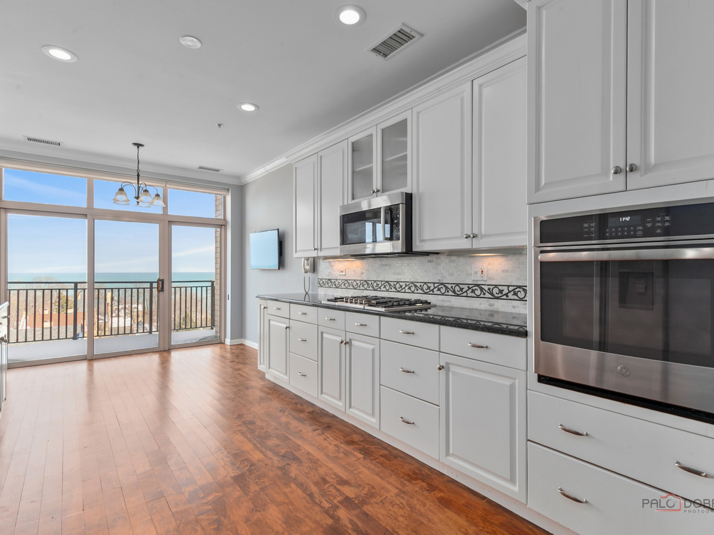 Highland Park, Illinois 60035, United States, 2 Bedrooms Bedrooms, ,Residential,Active,248325