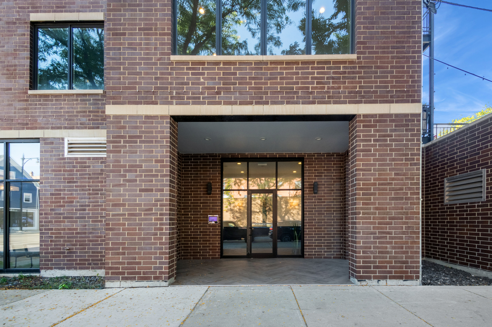 2505 W Carmen Avenue 303