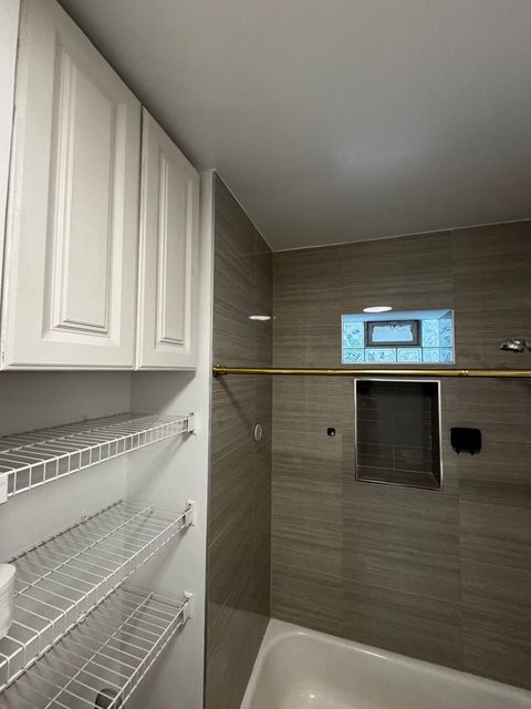 Tiny photo for 7031 N Sheridan Road #2E, Chicago, IL 60626 (MLS # 12615217)
