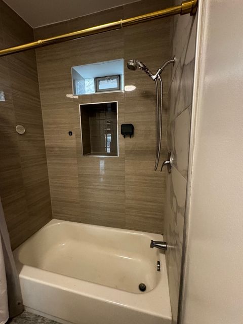 Tiny photo for 7031 N Sheridan Road #2E, Chicago, IL 60626 (MLS # 12615217)
