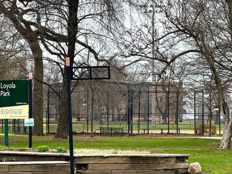 Tiny photo for 7031 N Sheridan Road #2E, Chicago, IL 60626 (MLS # 12615217)