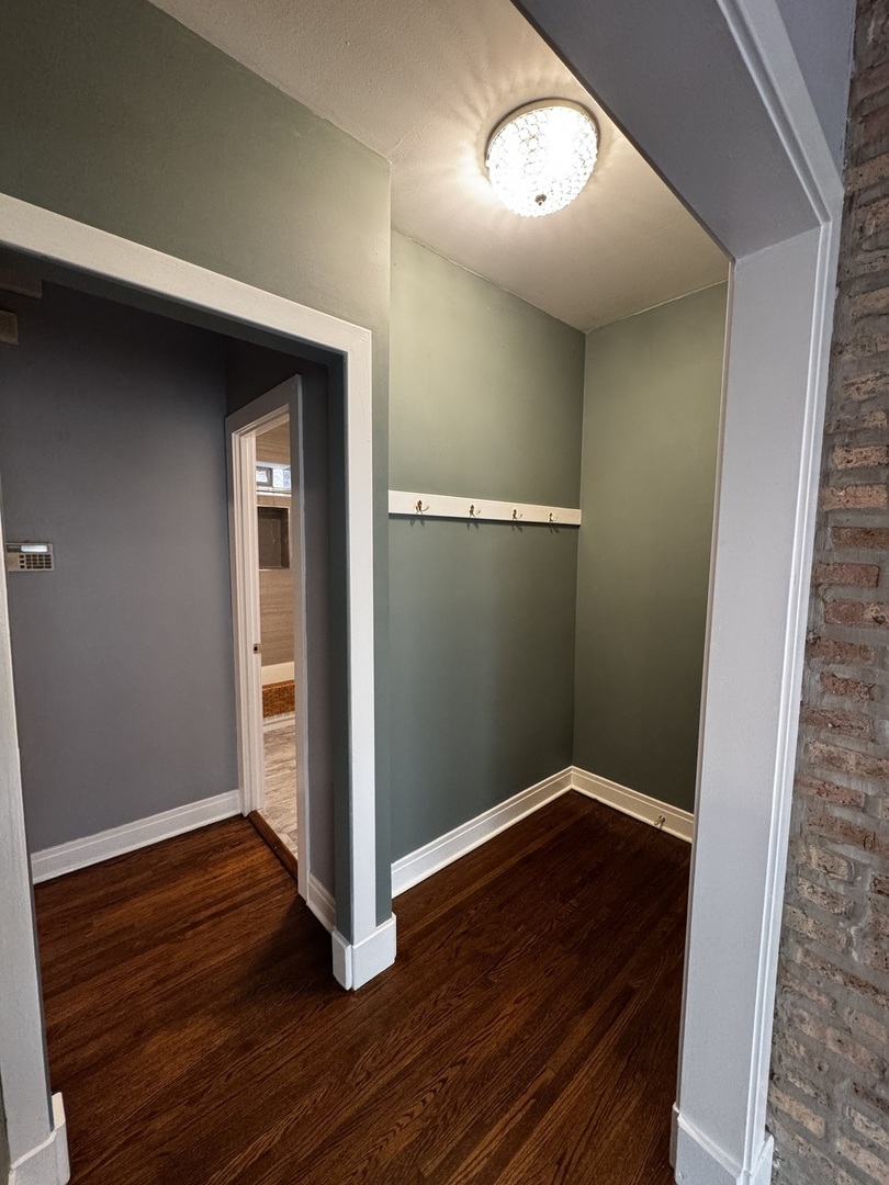 7031 N Sheridan Road 2E