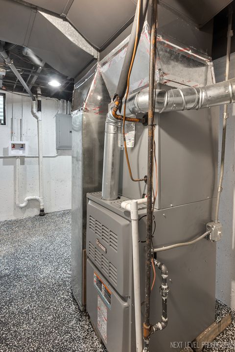 Tiny photo for 27 S Canterbury Road, Aurora, IL 60506 (MLS # 12502789)