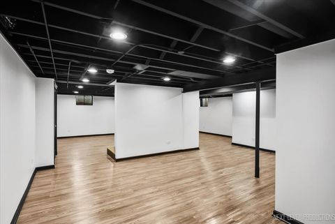 Tiny photo for 27 S Canterbury Road, Aurora, IL 60506 (MLS # 12502789)