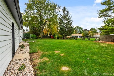Tiny photo for 27 S Canterbury Road, Aurora, IL 60506 (MLS # 12502789)