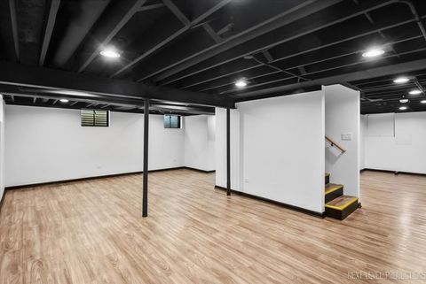 Tiny photo for 27 S Canterbury Road, Aurora, IL 60506 (MLS # 12502789)