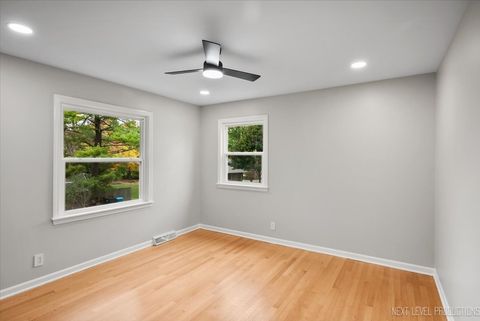 Tiny photo for 27 S Canterbury Road, Aurora, IL 60506 (MLS # 12502789)