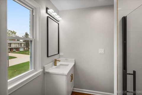 Tiny photo for 27 S Canterbury Road, Aurora, IL 60506 (MLS # 12502789)