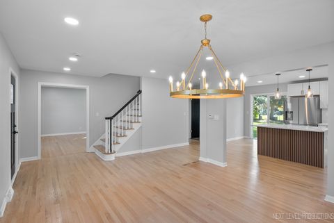 Tiny photo for 27 S Canterbury Road, Aurora, IL 60506 (MLS # 12502789)