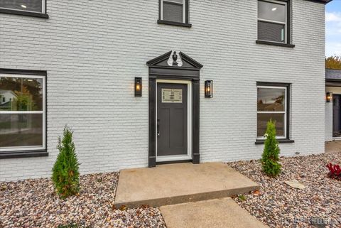 Tiny photo for 27 S Canterbury Road, Aurora, IL 60506 (MLS # 12502789)