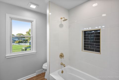 Tiny photo for 27 S Canterbury Road, Aurora, IL 60506 (MLS # 12502789)