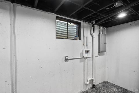 Tiny photo for 27 S Canterbury Road, Aurora, IL 60506 (MLS # 12502789)