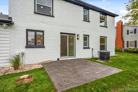 Tiny photo for 27 S Canterbury Road, Aurora, IL 60506 (MLS # 12502789)