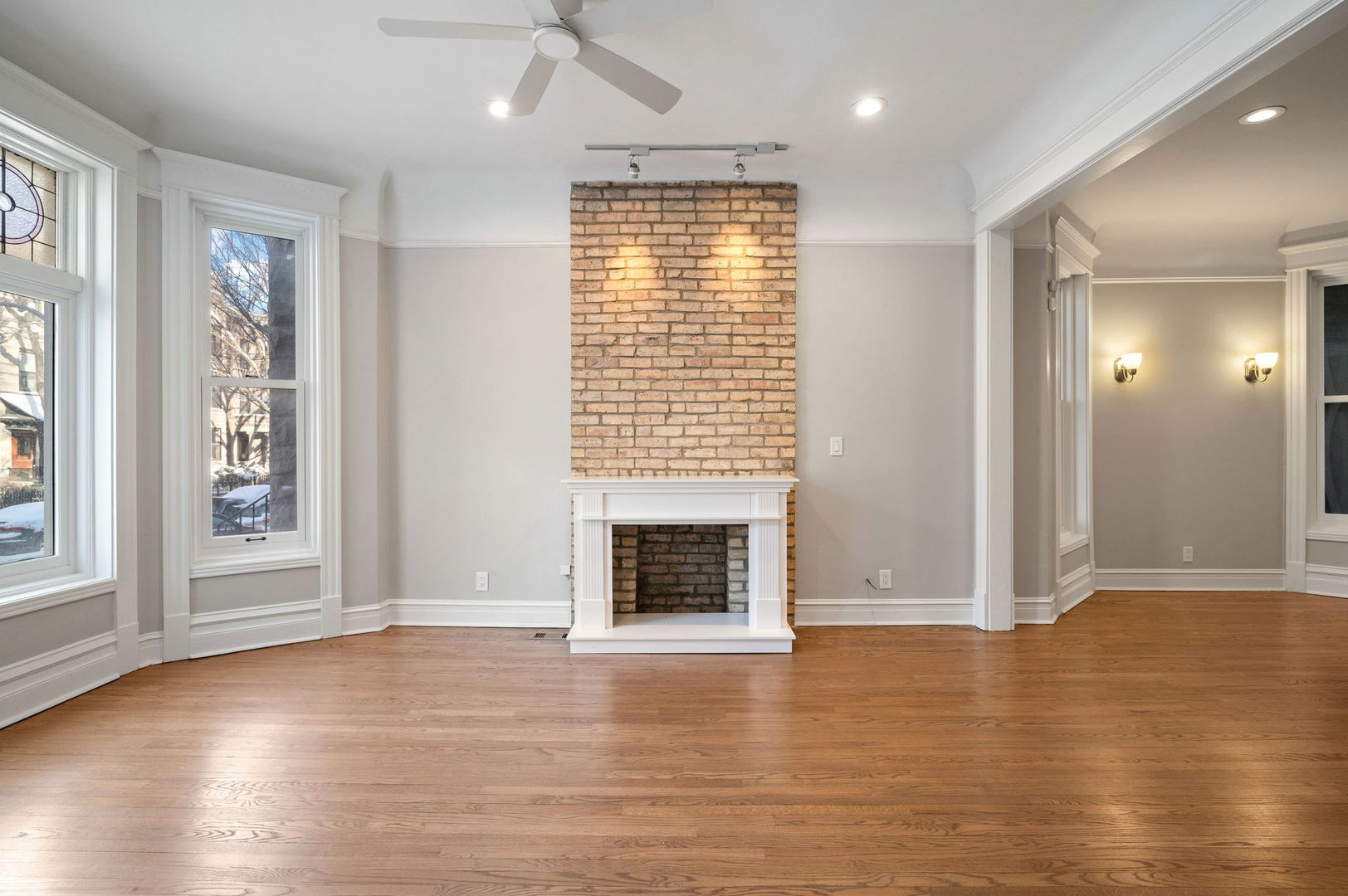 843 W Newport Avenue 1