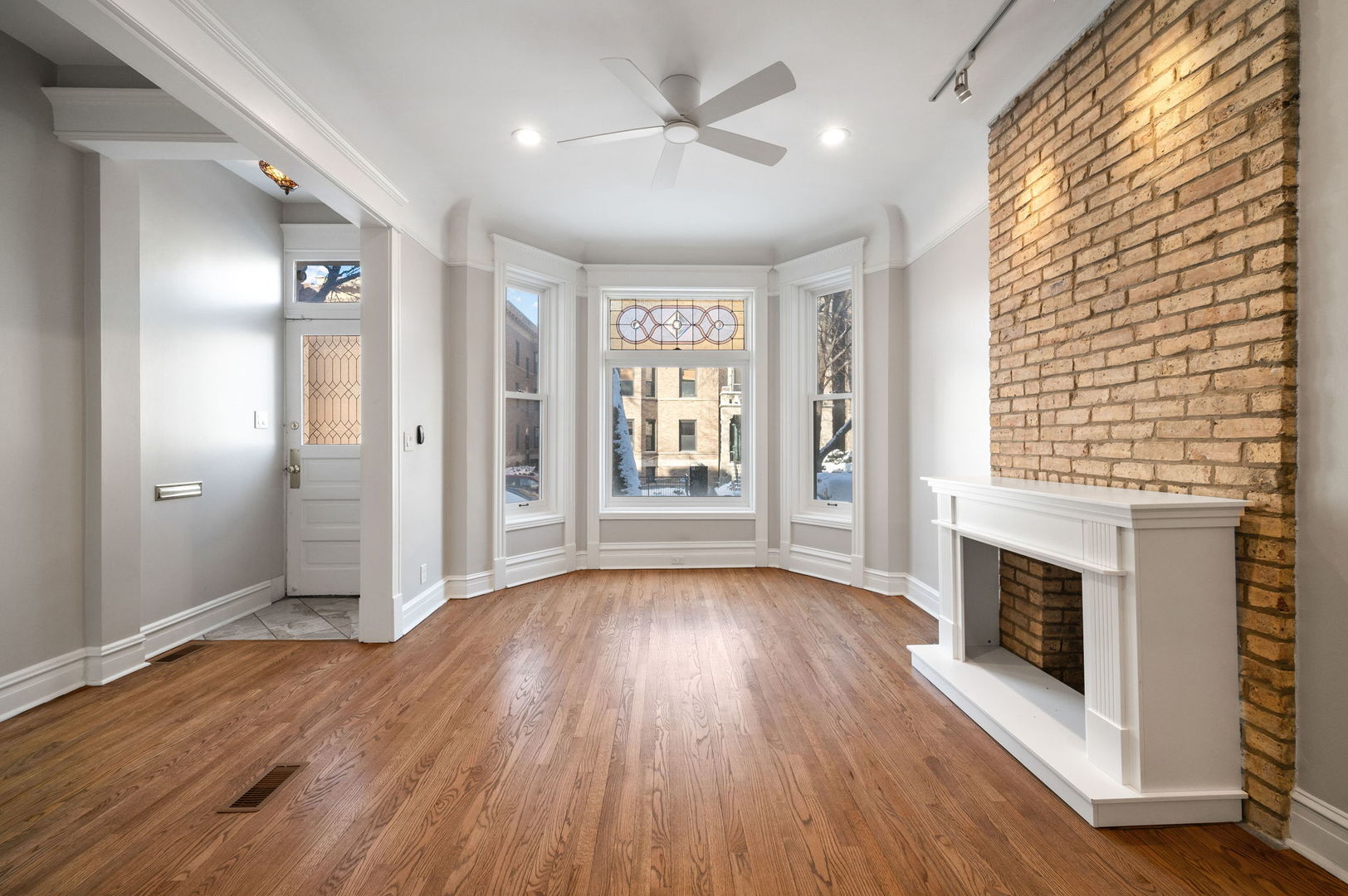 843 W Newport Avenue 1