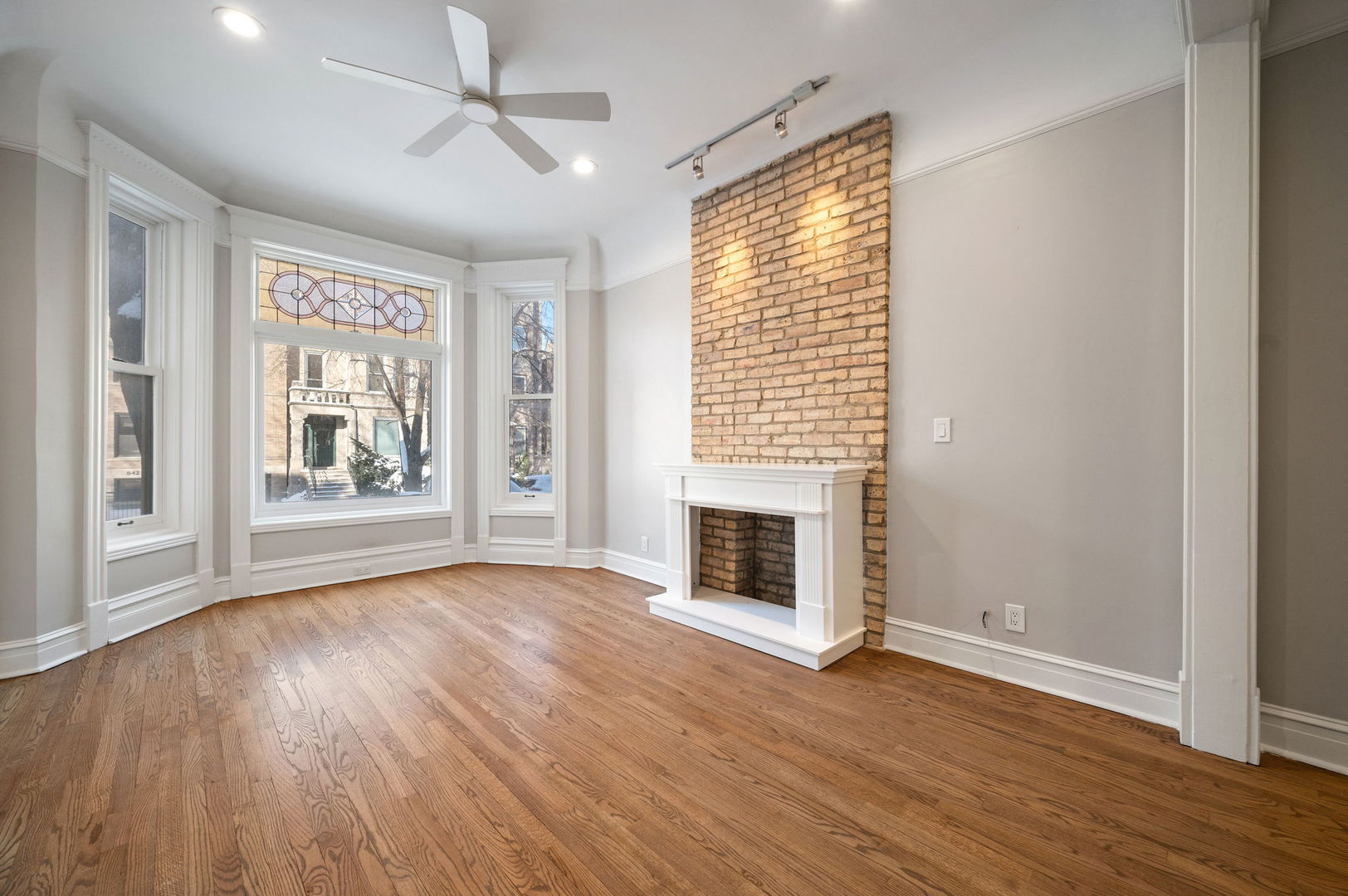 843 W Newport Avenue 1