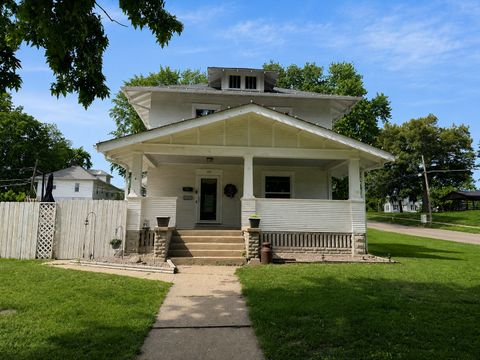 Tiny photo for 829 11th Avenue, Fulton, IL 61252 (MLS # 12664662)