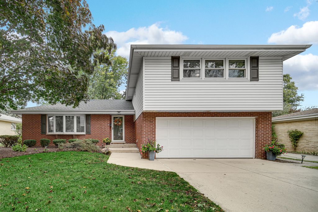 Photo for 529 Birch Street, Itasca, IL 60143 (MLS # 12502967)