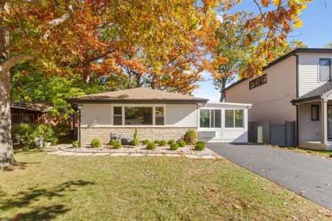 Photo of 1013 Longaker Road, Northbrook, IL 60062 (MLS # 12503985) Photo of 1013 Longaker Road, Northbrook, IL 60062 (MLS # 12503985)