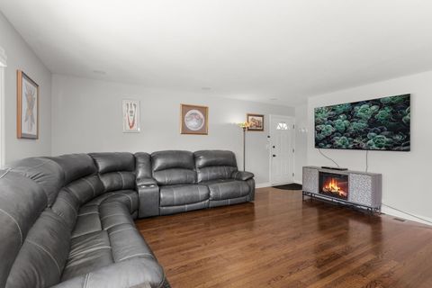 Tiny photo for 1013 Longaker Road, Northbrook, IL 60062 (MLS # 12503985)