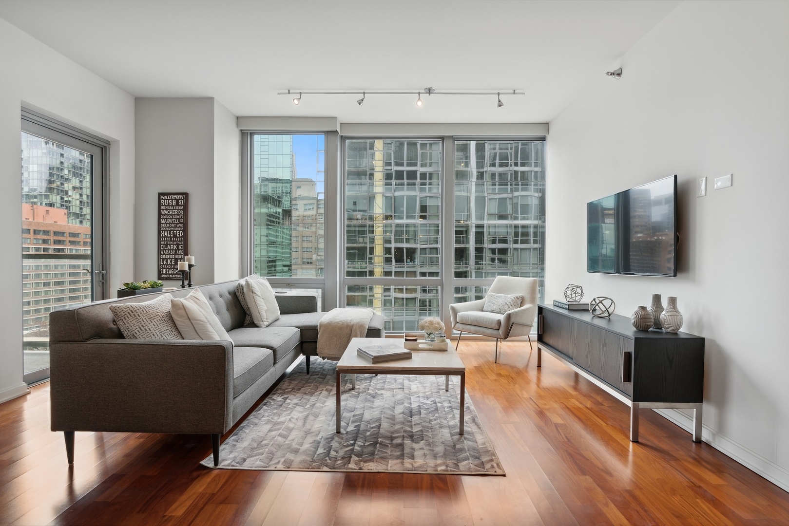 160 E ILLINOIS Street 2006