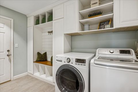 Tiny photo for 6 Morningside Court, Lake In The Hills, IL 60156 (MLS # 12546450)