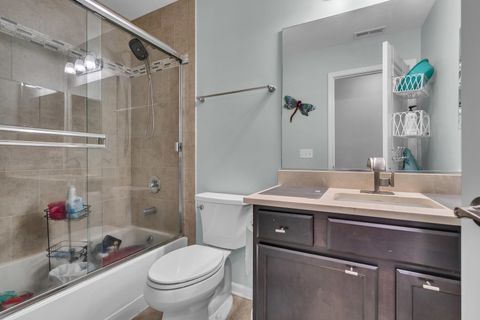 Tiny photo for 843 Lexington Circle E, Des Plaines, IL 60016 (MLS # 12488341)