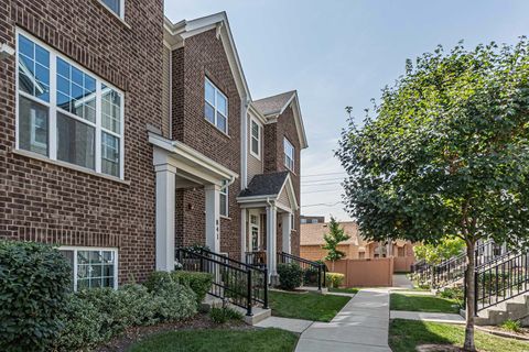 Tiny photo for 843 Lexington Circle E, Des Plaines, IL 60016 (MLS # 12488341)