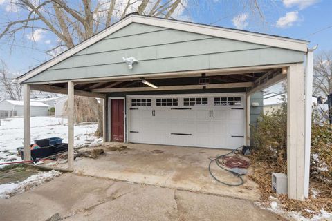 Tiny photo for 1727 W 69th St Street, Davenport, IA 52806 (MLS # 100000217)