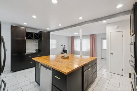 Tiny photo for 1727 W 69th St Street, Davenport, IA 52806 (MLS # 100000217)